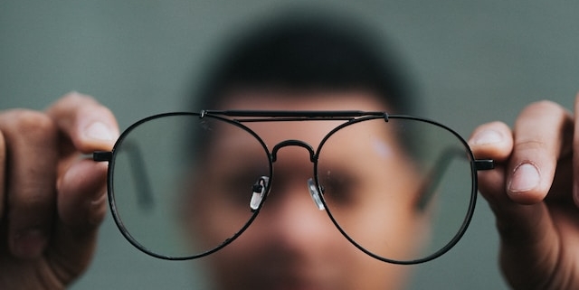 Brillenarten-Pilotenbrille-Header-Bild